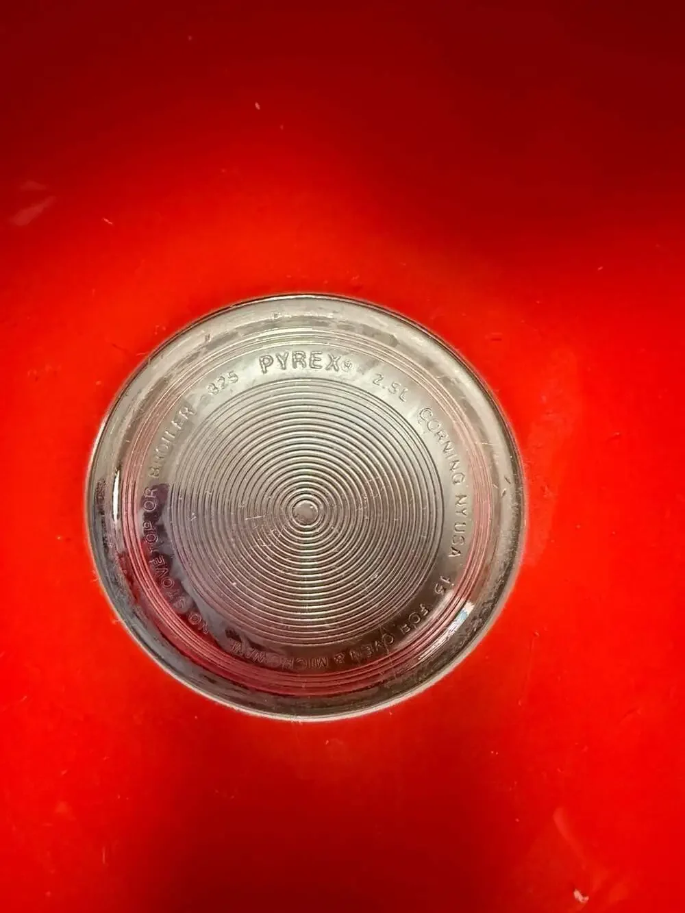 Vintage Pyrex 325 2.5L Red Mixing Bowl with Clear Bottom